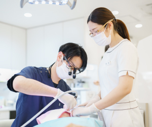 笑った時に見えすぎる歯茎、黒ずんだ歯茎で悩んでいませんか?